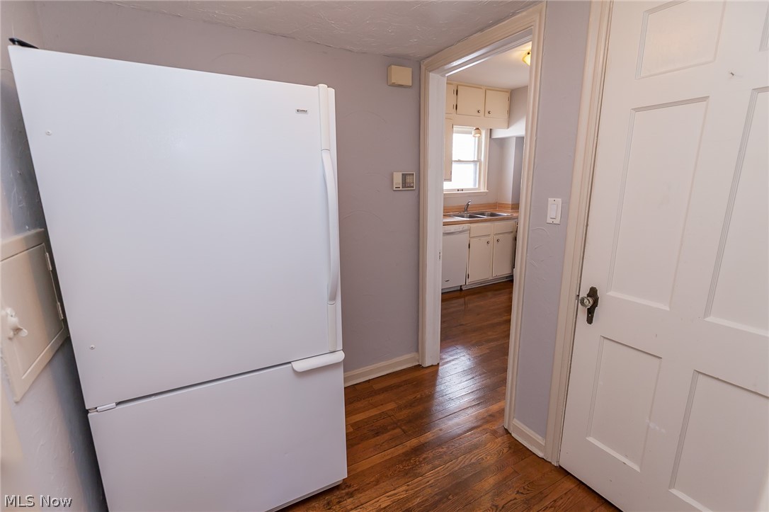 2212 Barrington Road Cleveland, OH 44118 - Photo 20 of 35