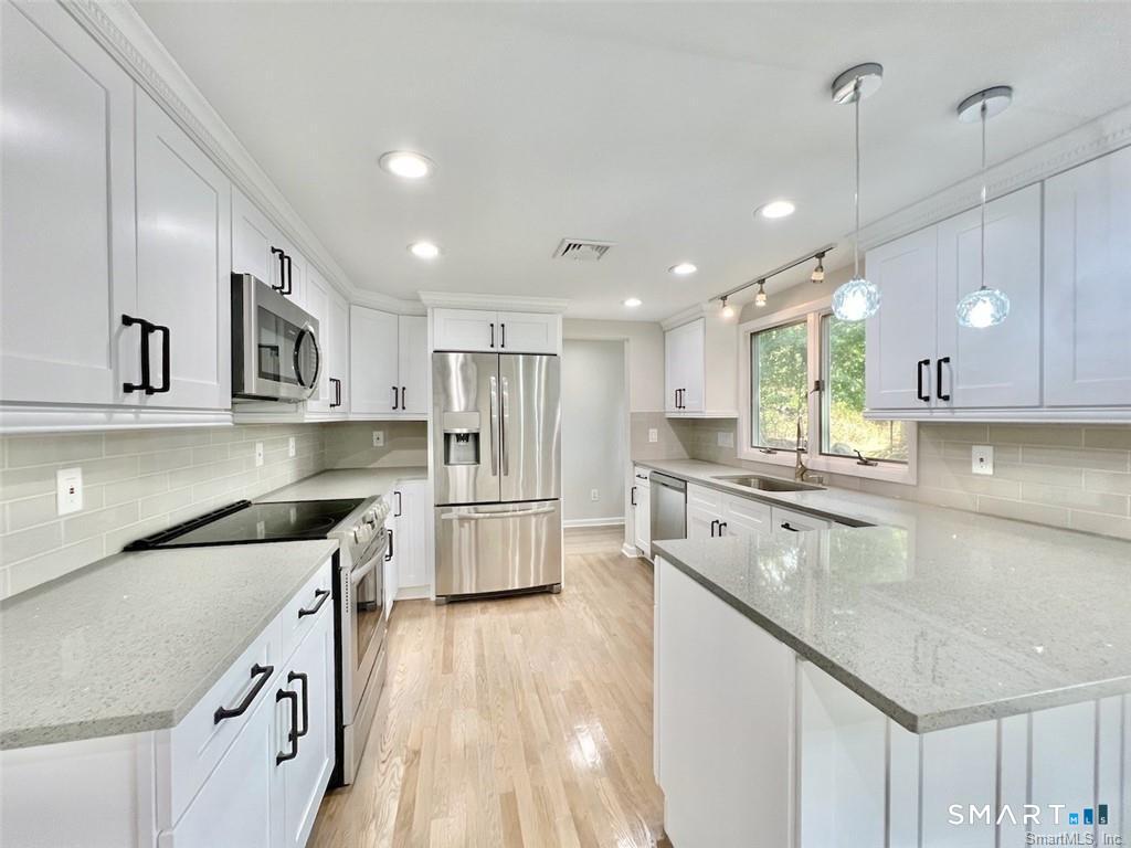 34 Crescent Road Westport, CT 06880 - Photo 17 of 27