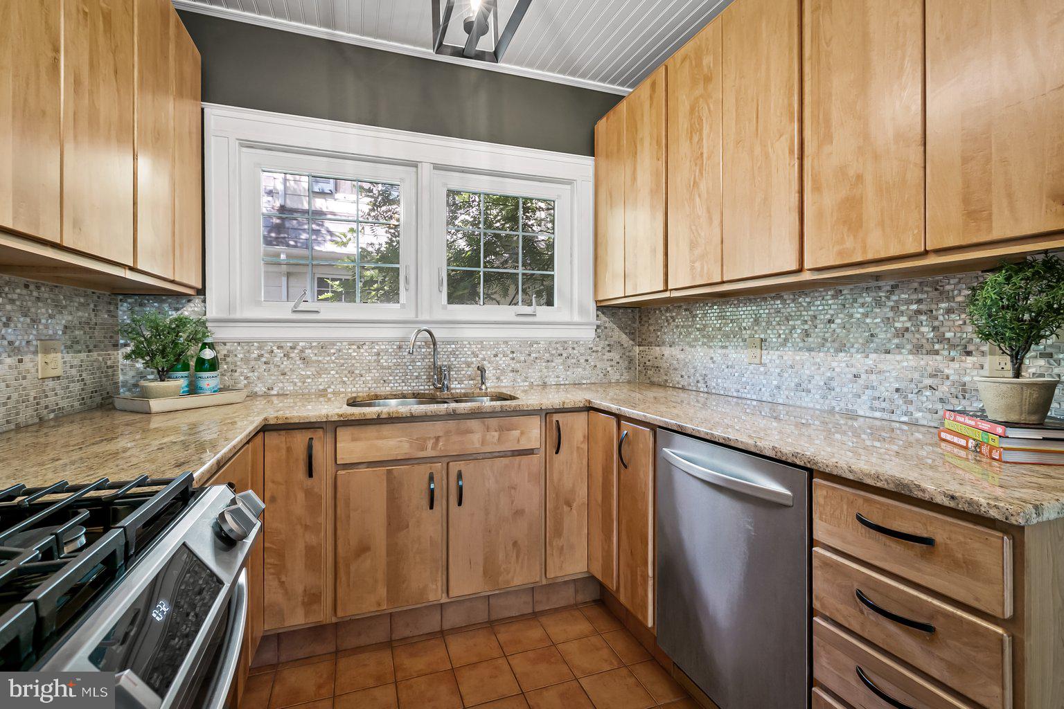 2411 Everton Road Baltimore, MD 21209 - Photo 15 of 42