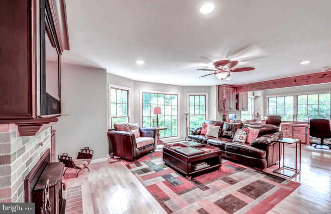 13808 Longnecker Road Glyndon, MD 21136 - Photo 10 of 40 Expansive Great Room