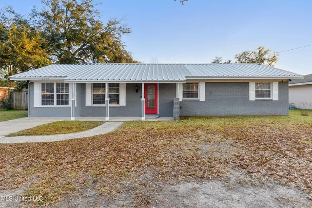 $325,000 | 2510 Parkwood Place, Ocean Springs, MS 39564