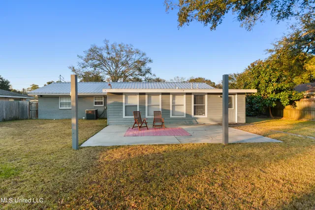 $325,000 | 2510 Parkwood Place, Ocean Springs, MS 39564