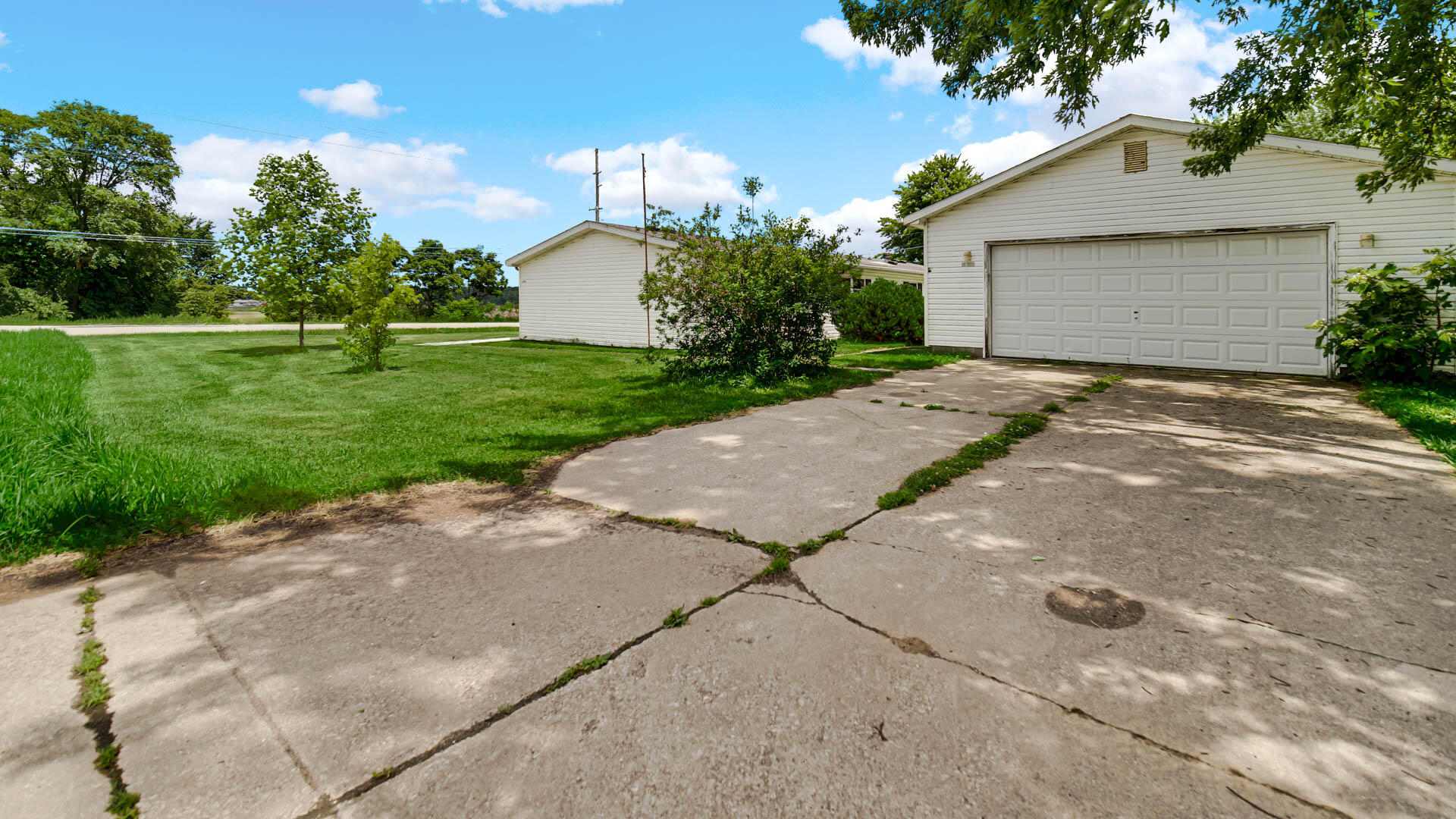 8176 West Pahs Road Michigan City, IN 46360 - Photo 3 of 21 1920x1080