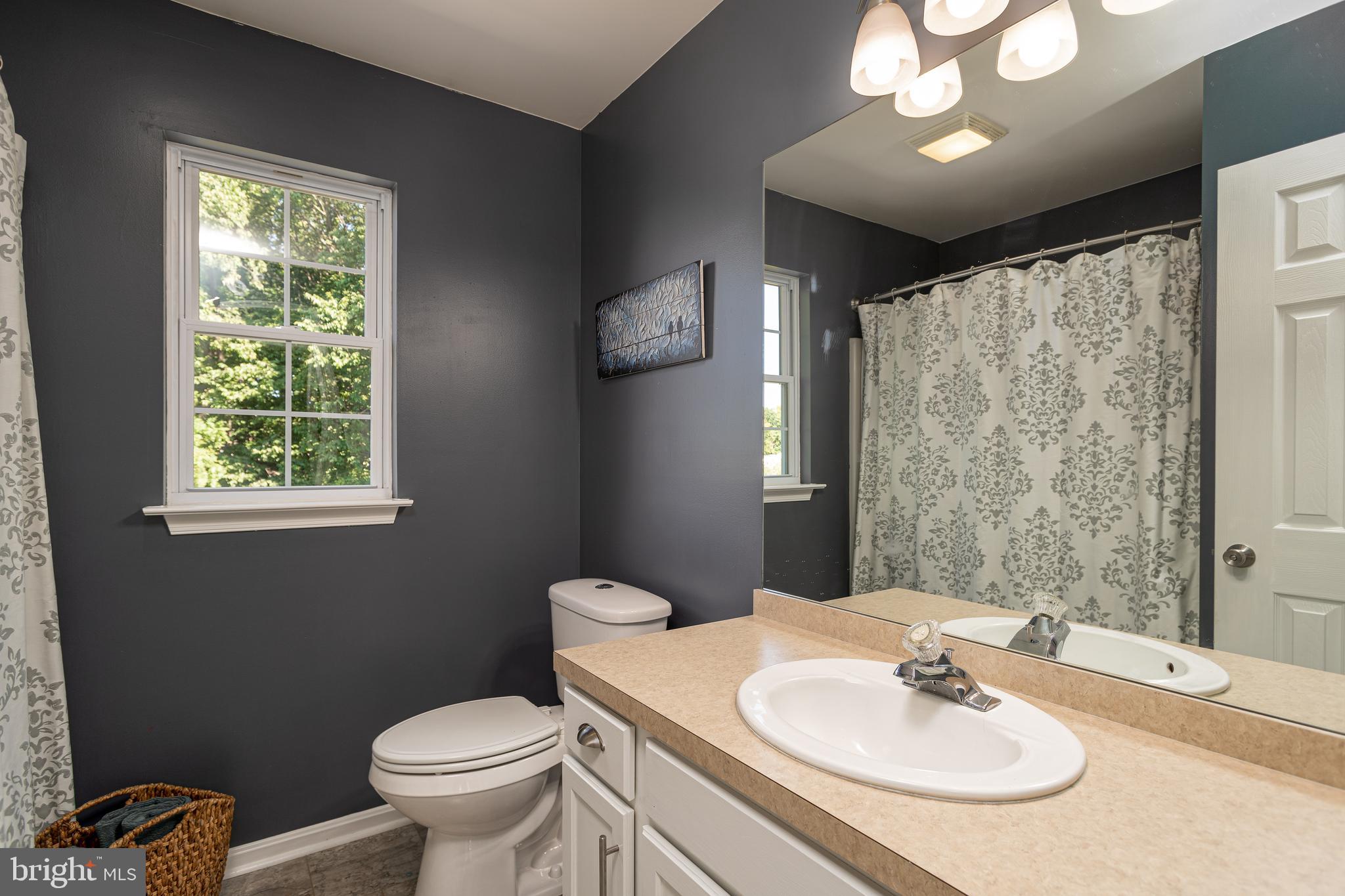 1883 Meadow Ridge Drive Hummelstown, PA 17036 - Photo 27 of 37 Full bathroom