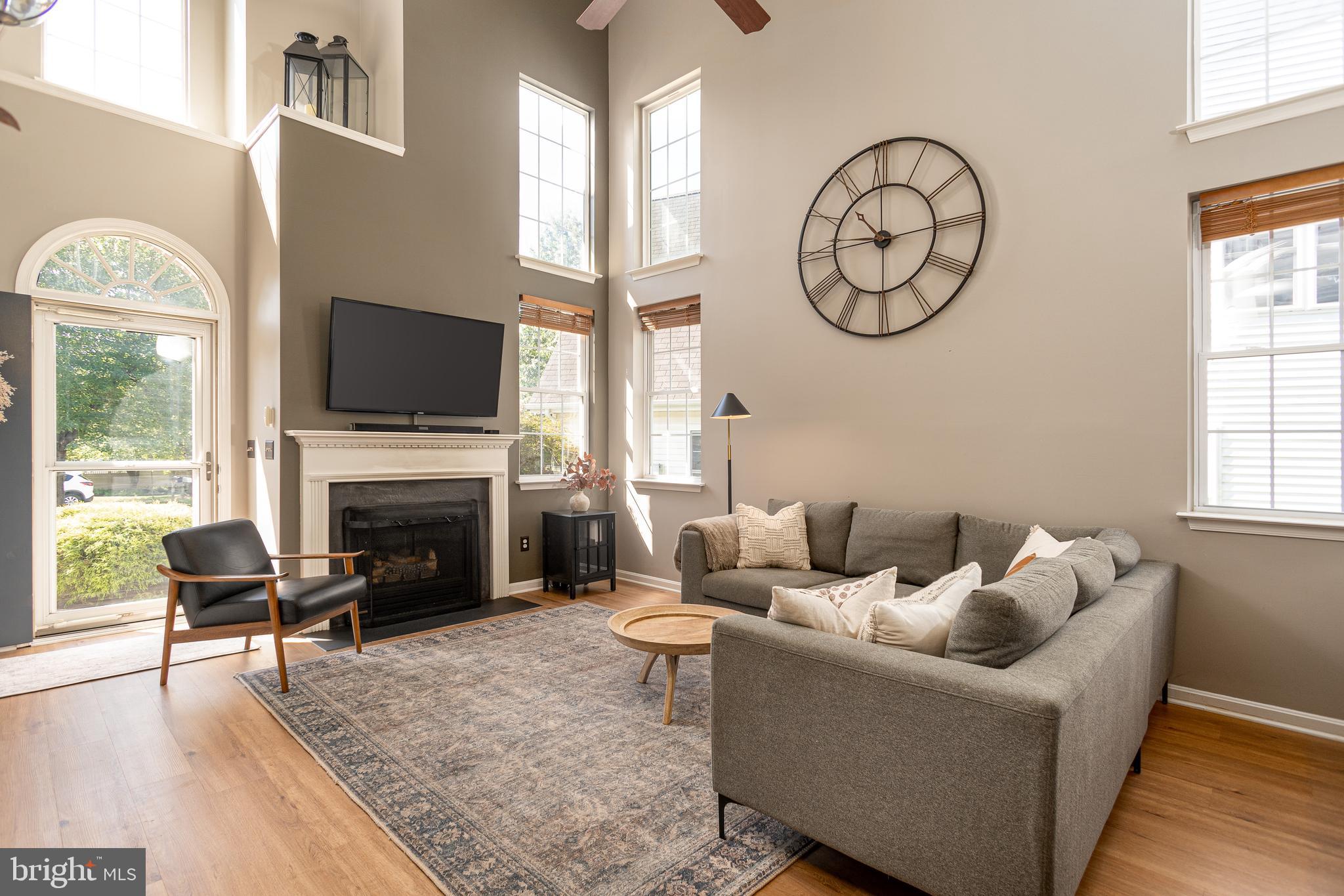 1883 Meadow Ridge Drive Hummelstown, PA 17036 - Photo 3 of 37 Living room