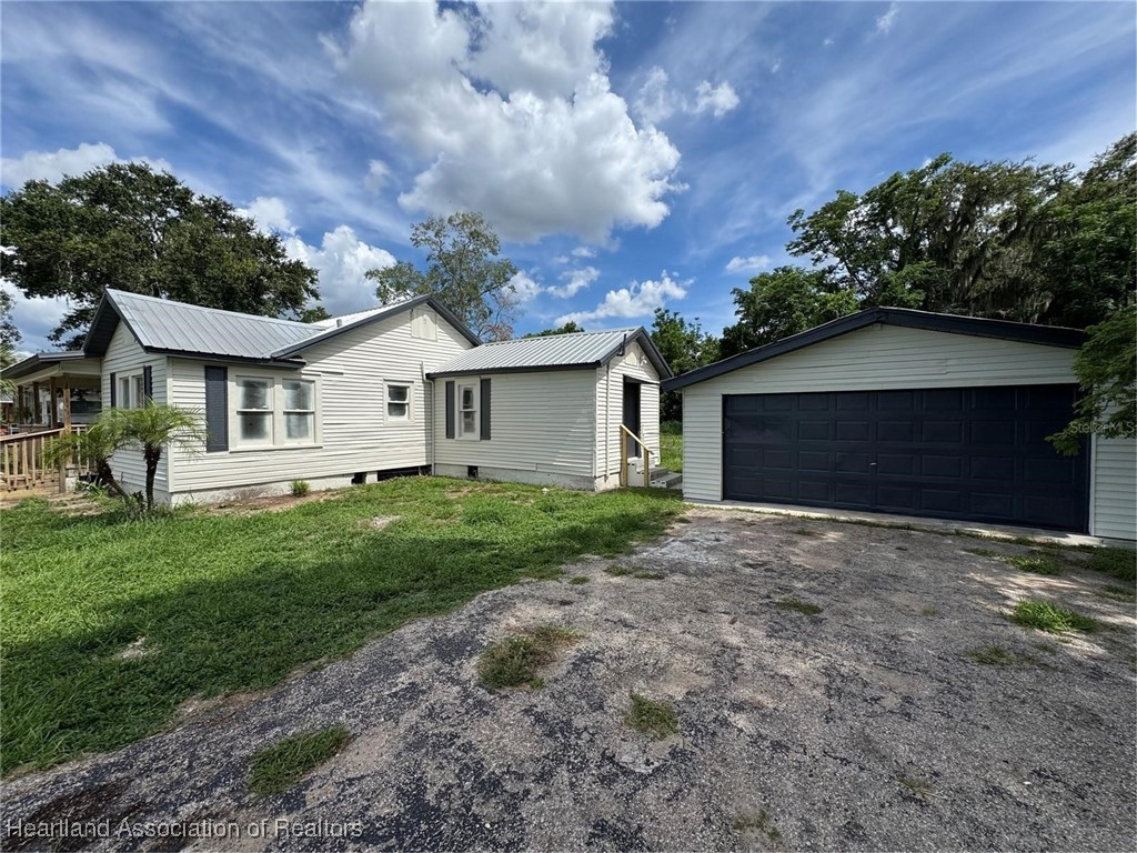 111 D Street Frostproof, FL 33843 - Photo 32 of 40 a front view of a house with a garden