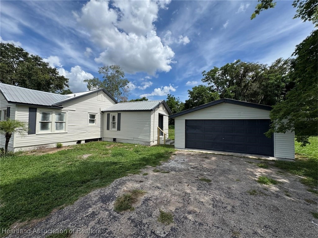 111 D Street Frostproof, FL 33843 - Photo 33 of 40 a front view of house with yard and trees