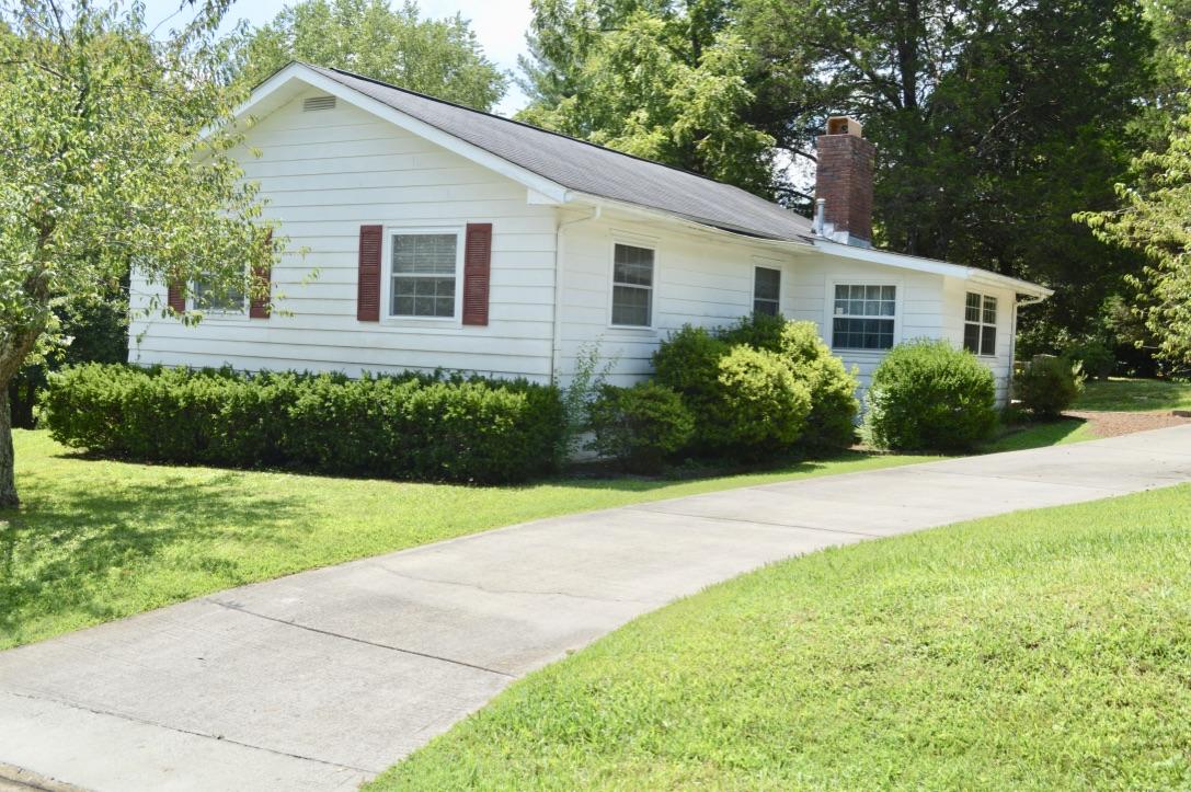 Adorable 3BR/1BA "C" Home in Oak Ridge