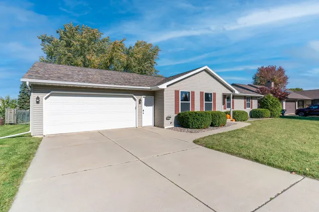 1208 Meadowview Lane, De Pere, WI 54115