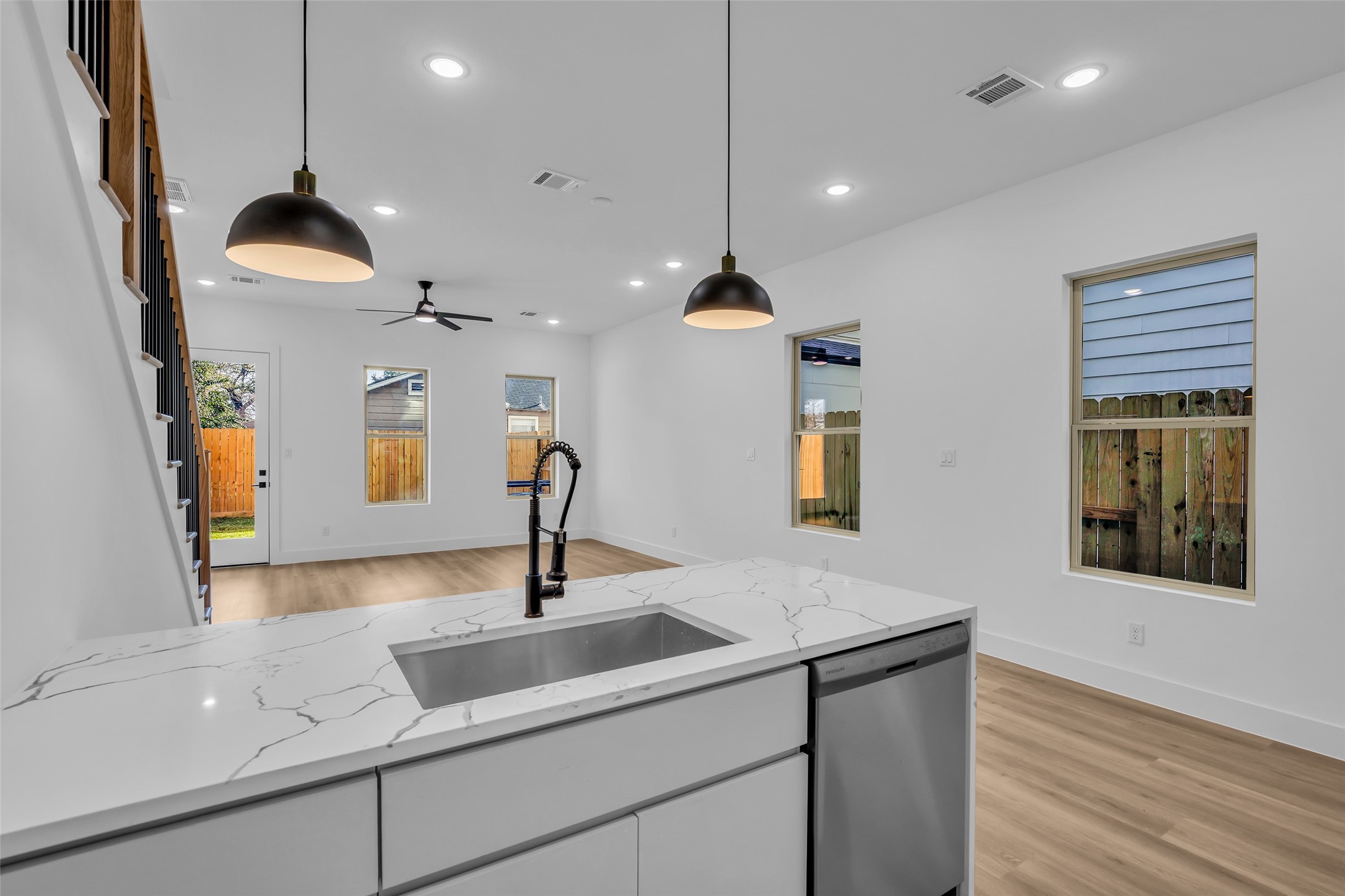 1506 Griffin Street Houston, TX 77009 - Photo 8 of 38