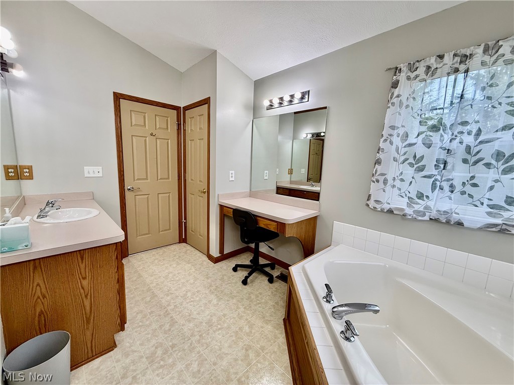 3076 Ravineview Circle Stow, OH 44224 - Photo 28 of 48