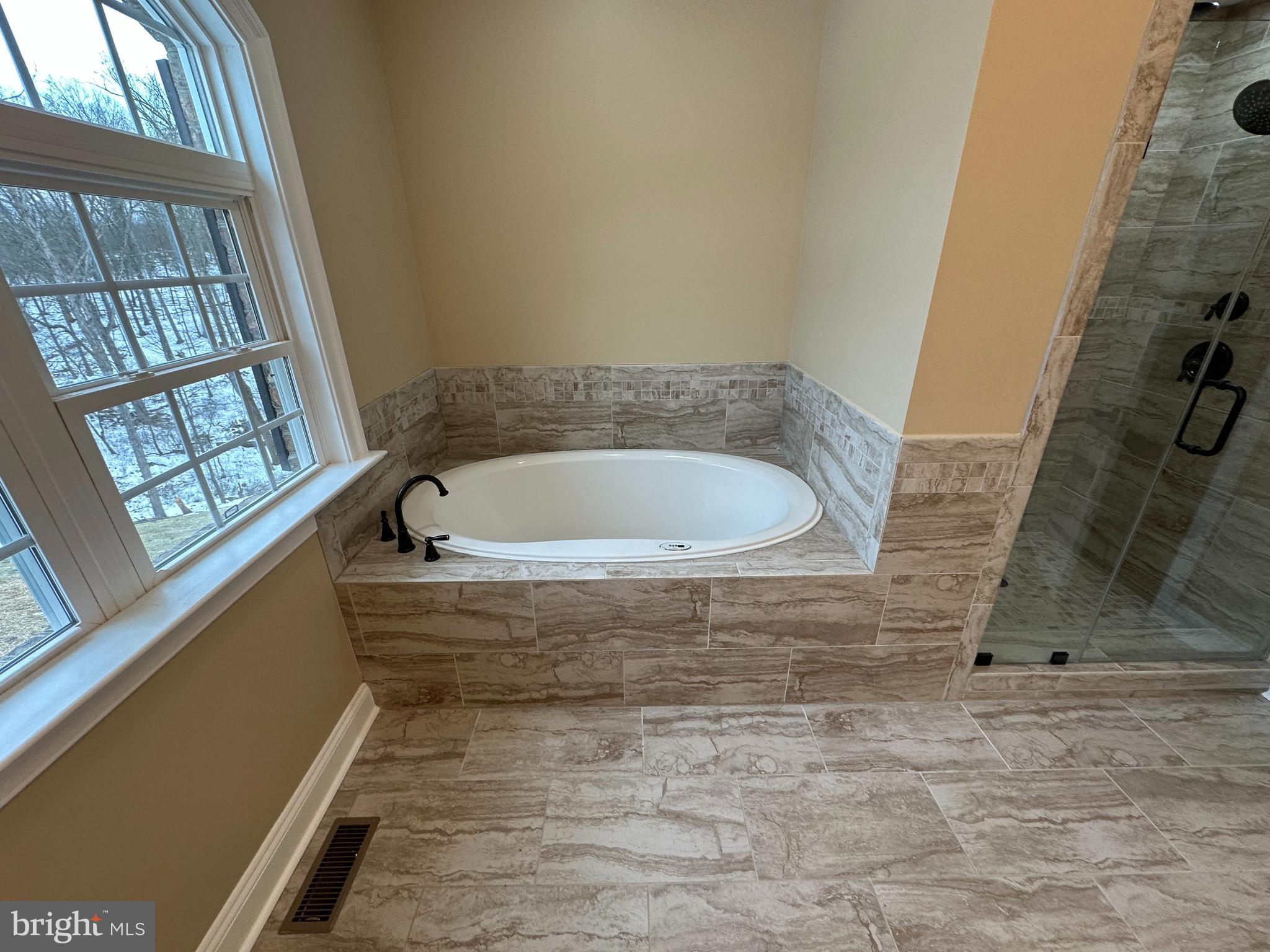 115 Split Rdg Lane Winchester, VA 22602 - Photo 22 of 35 a bathroom with a tub