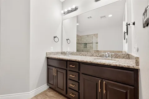 an empty room with closet and a ceiling fan