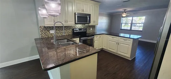 $3,100 | 8211 7th Street North, St. Petersburg, FL 33702