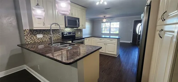 $3,100 | 8211 7th Street North, St. Petersburg, FL 33702