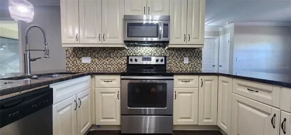 $3,100 | 8211 7th Street North, St. Petersburg, FL 33702