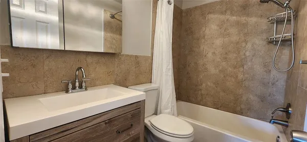 $3,100 | 8211 7th Street North, St. Petersburg, FL 33702