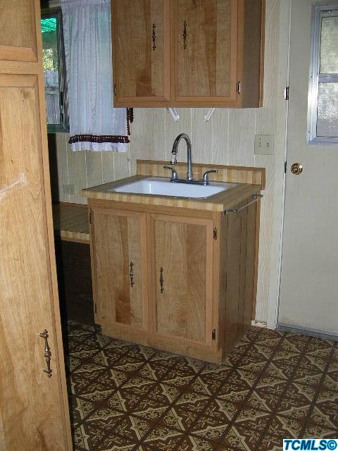 40905 Elk Drive Three Rivers, CA 93271 - Photo 22 of 29 Laundry Room