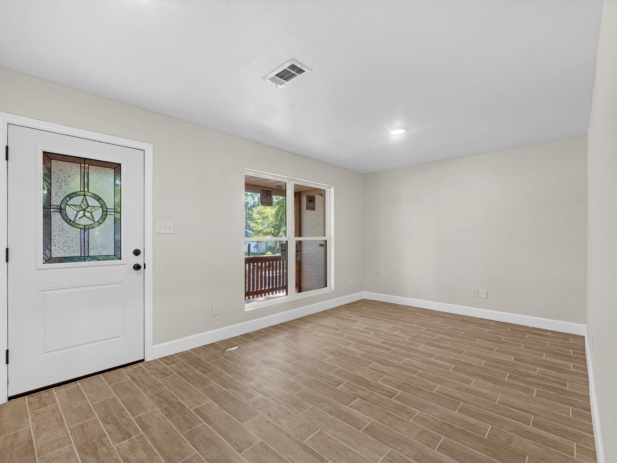 9096 North Comanche Circle Willis, TX 77378 - Photo 7 of 30 Front office or maybe a cozy chill room