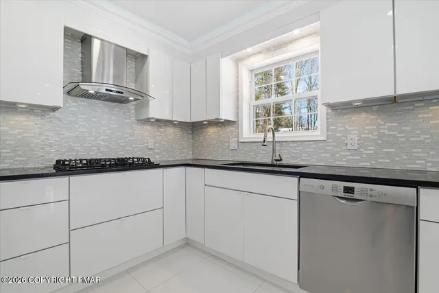 $559,000 | 136 Kimberly Drive, Blakeslee, PA 18610