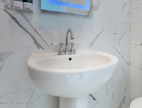 $559,000 | 136 Kimberly Drive, Blakeslee, PA 18610