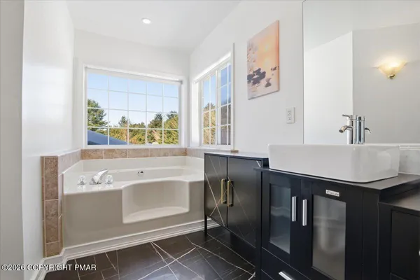 $559,000 | 136 Kimberly Drive, Blakeslee, PA 18610