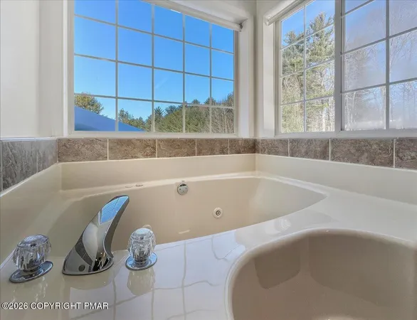 $559,000 | 136 Kimberly Drive, Blakeslee, PA 18610