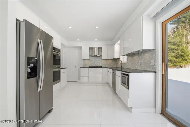 $559,000 | 136 Kimberly Drive, Blakeslee, PA 18610