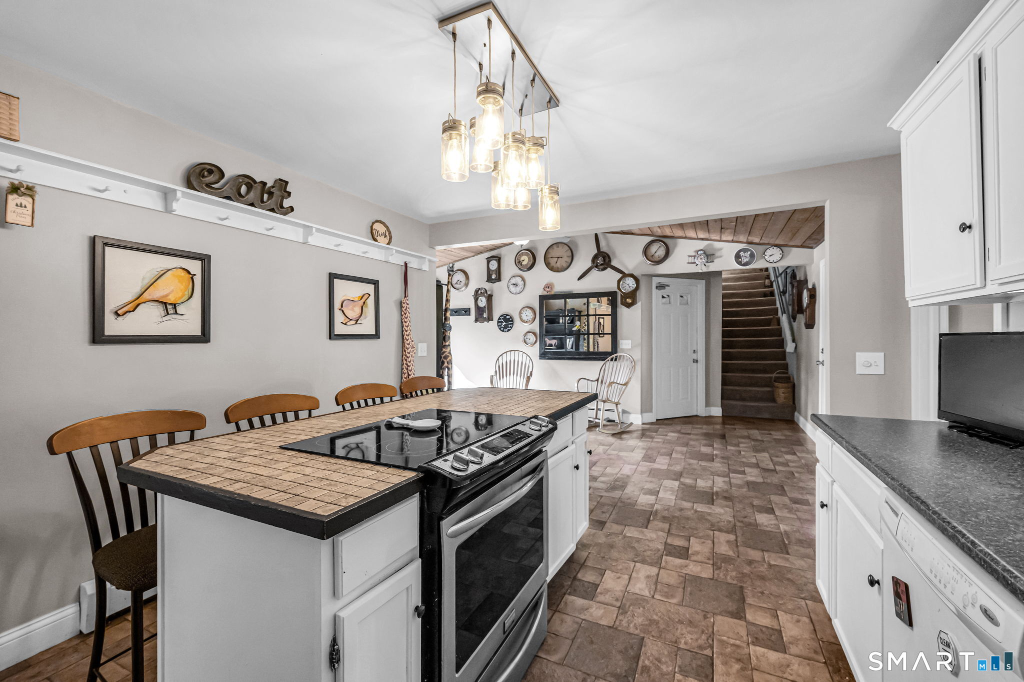 55 Spruceland Road Enfield, CT 06082 - Photo 5 of 40