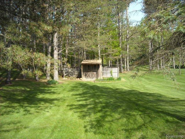381 North Elm Grove Road Lapeer, MI 48446 - Photo 17 of 38