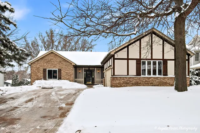 $357,000 | 3510 Turnberry Drive, McHenry, IL 60050