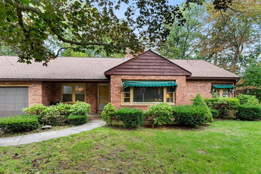 19 Crescent Road Lexington, MA 02421 - Photo 4 of 29 a front view of a house with a garden
