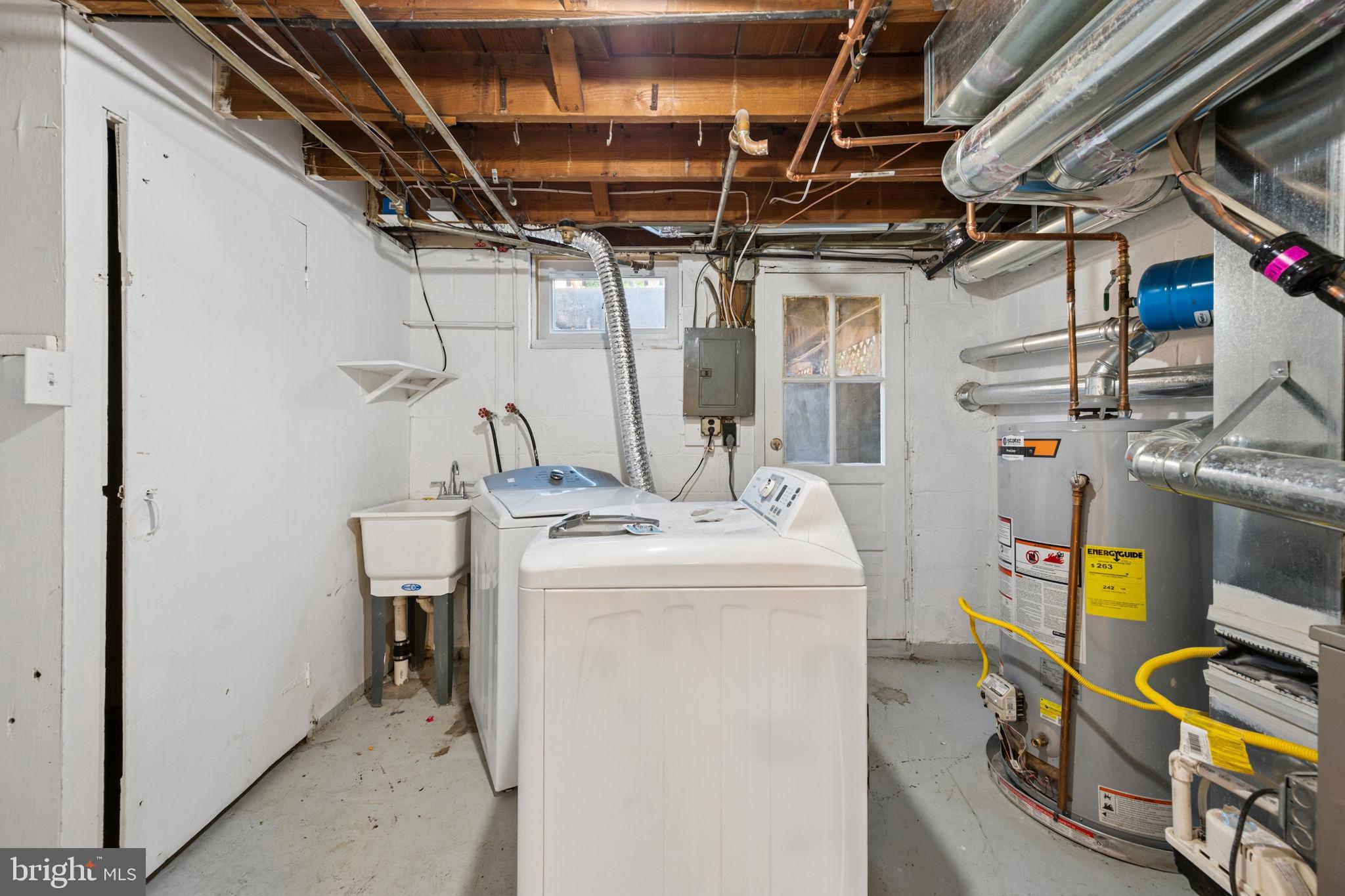 3548 Benzinger Road Baltimore, MD 21229 - Photo 32 of 40 a utility room with dryer and washer