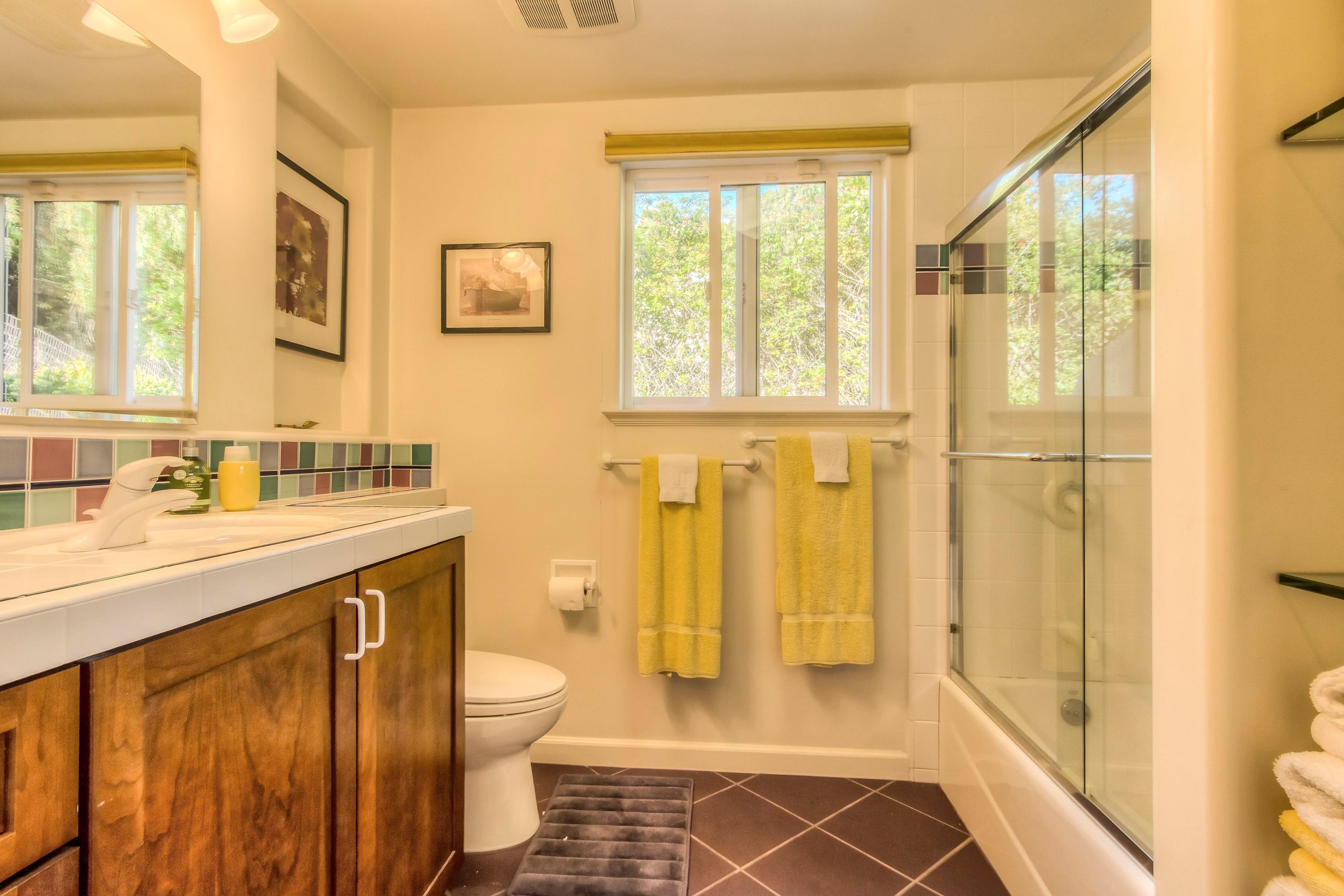 415 Alan Road Santa Barbara, CA 93109 - Photo 18 of 29 Bath suite 3
