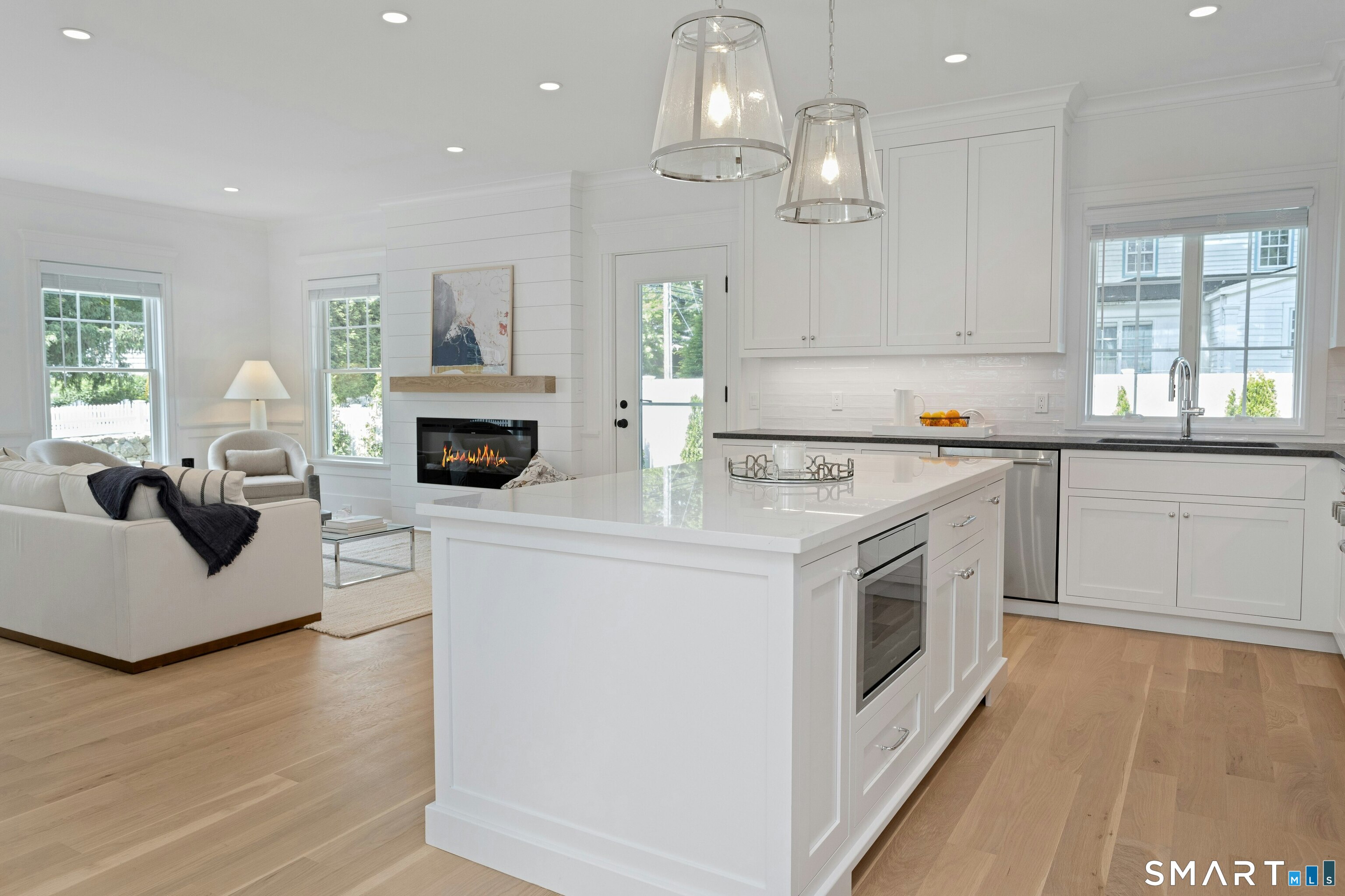 16 R Old Stamford Road New Canaan, CT 06840 - Photo 9 of 36