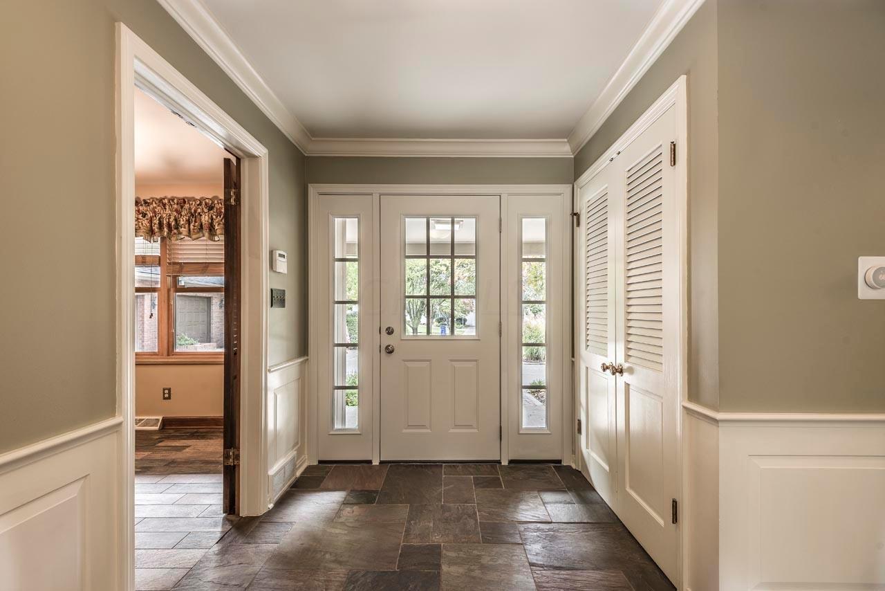 2466 Lytham Road Columbus, OH 43220 - Photo 4 of 46 Gallery Image 4