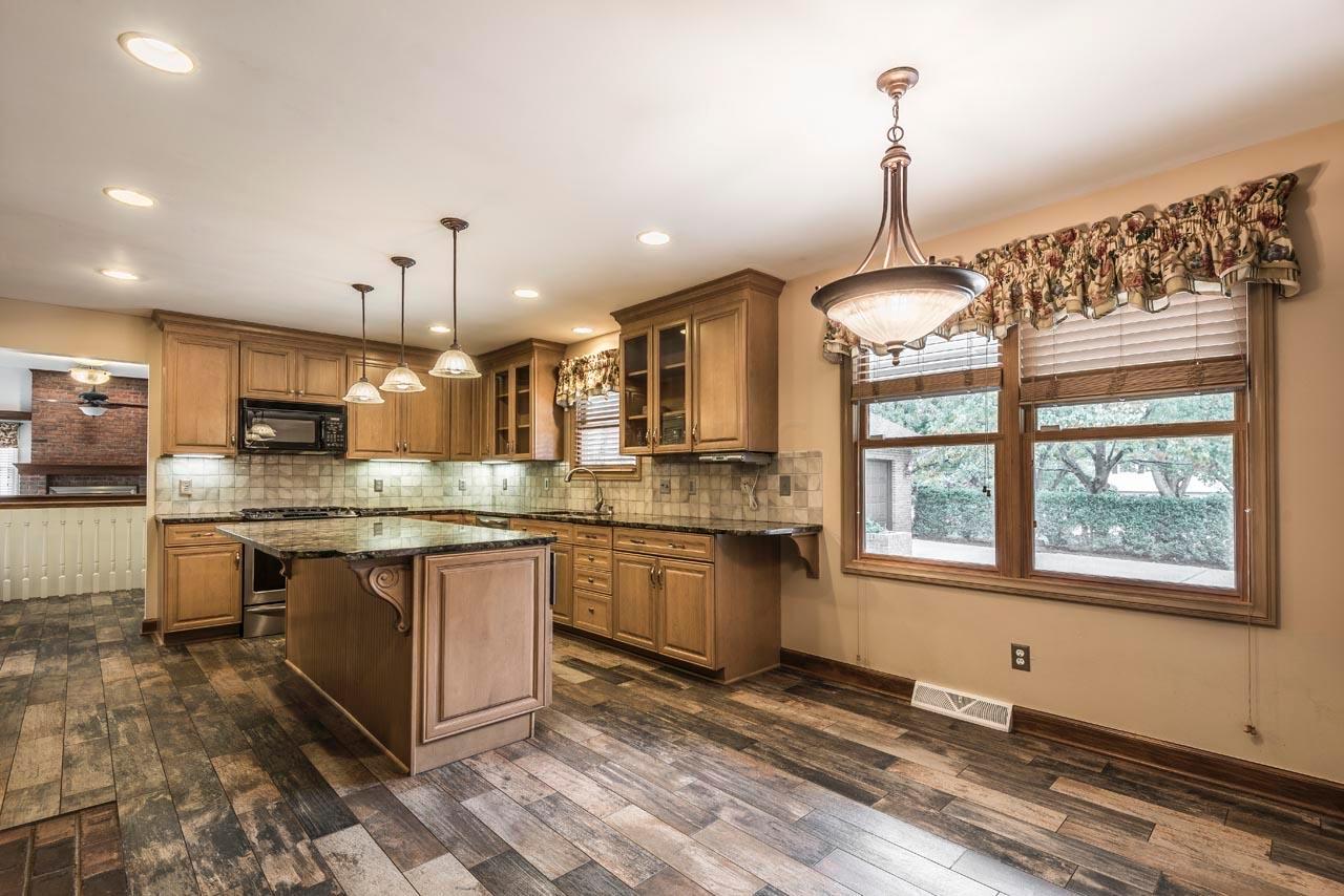 2466 Lytham Road Columbus, OH 43220 - Photo 5 of 46 Gallery Image 5