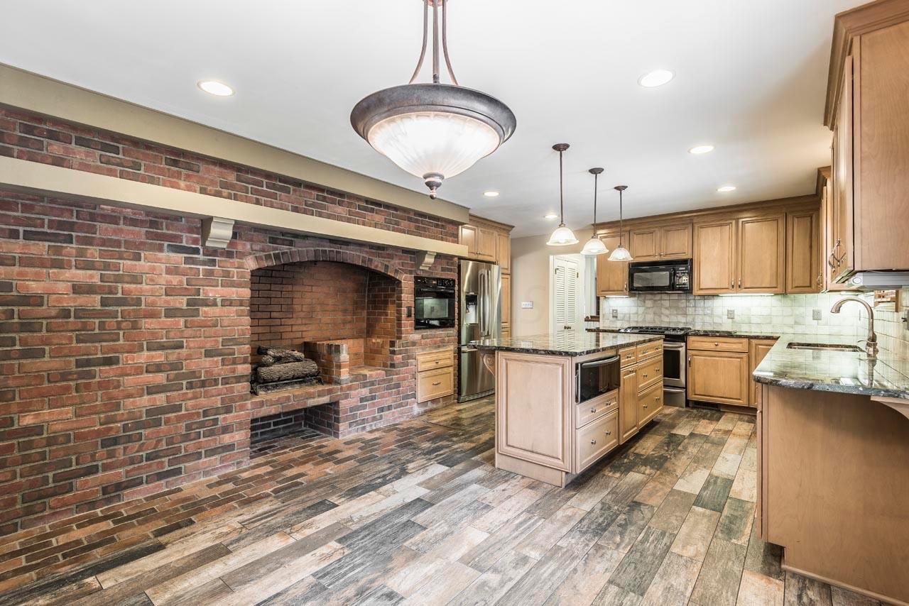 2466 Lytham Road Columbus, OH 43220 - Photo 7 of 46 Gallery Image 7
