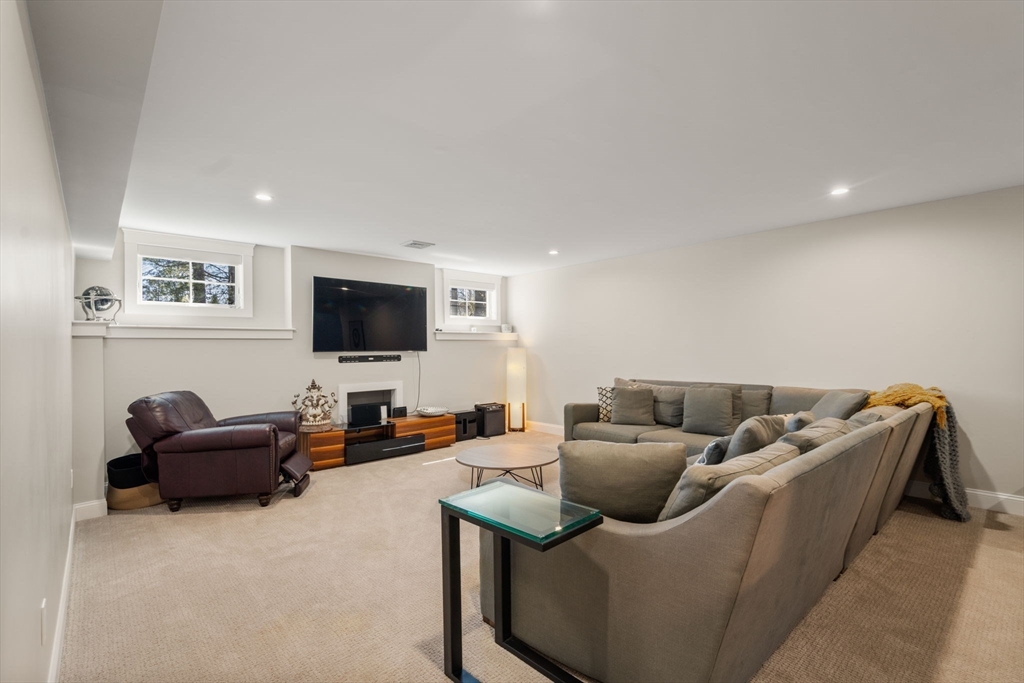 810 North Street Walpole, MA 02081 - Photo 30 of 41