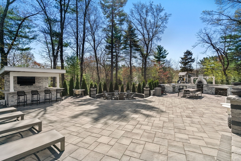 810 North Street Walpole, MA 02081 - Photo 3 of 41