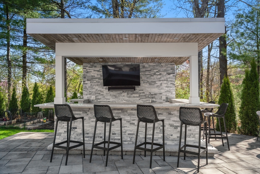 810 North Street Walpole, MA 02081 - Photo 37 of 41