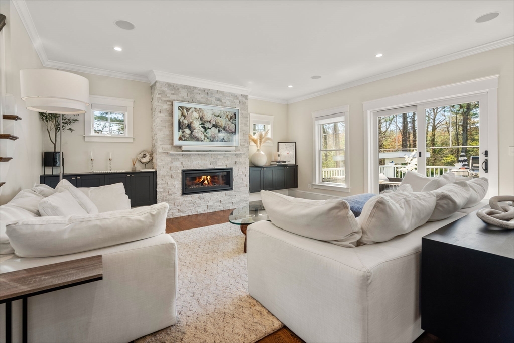 810 North Street Walpole, MA 02081 - Photo 4 of 41