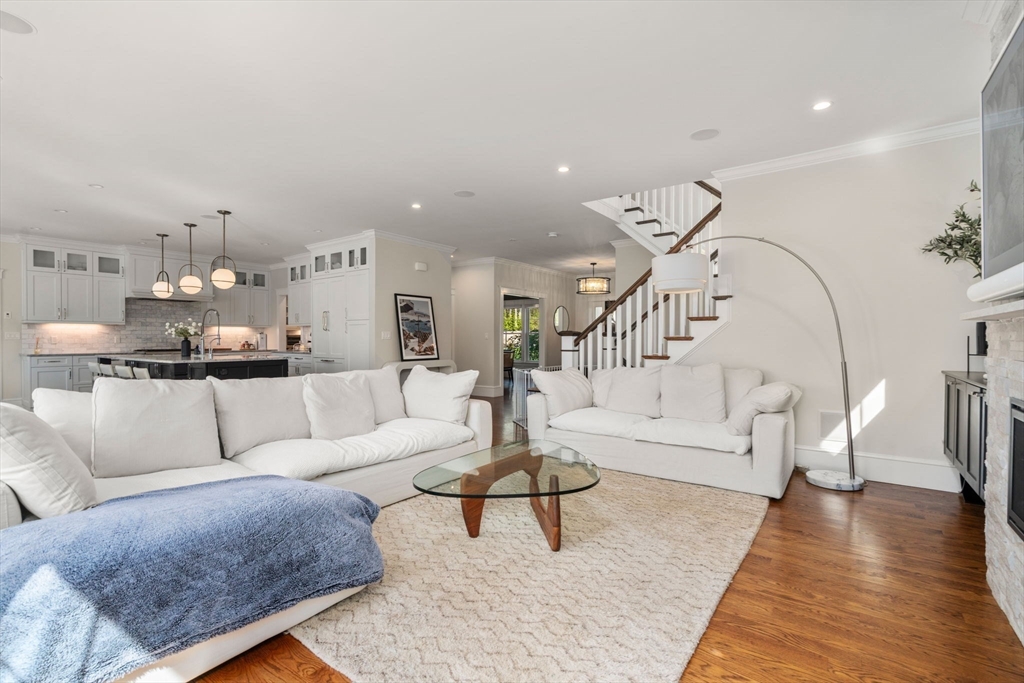 810 North Street Walpole, MA 02081 - Photo 7 of 41