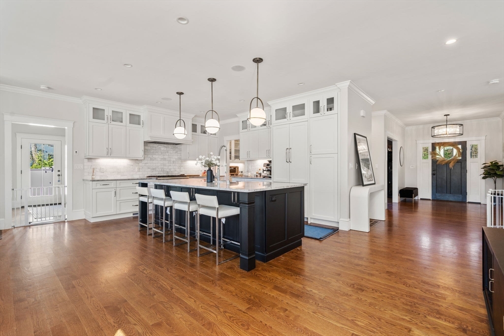 810 North Street Walpole, MA 02081 - Photo 8 of 41