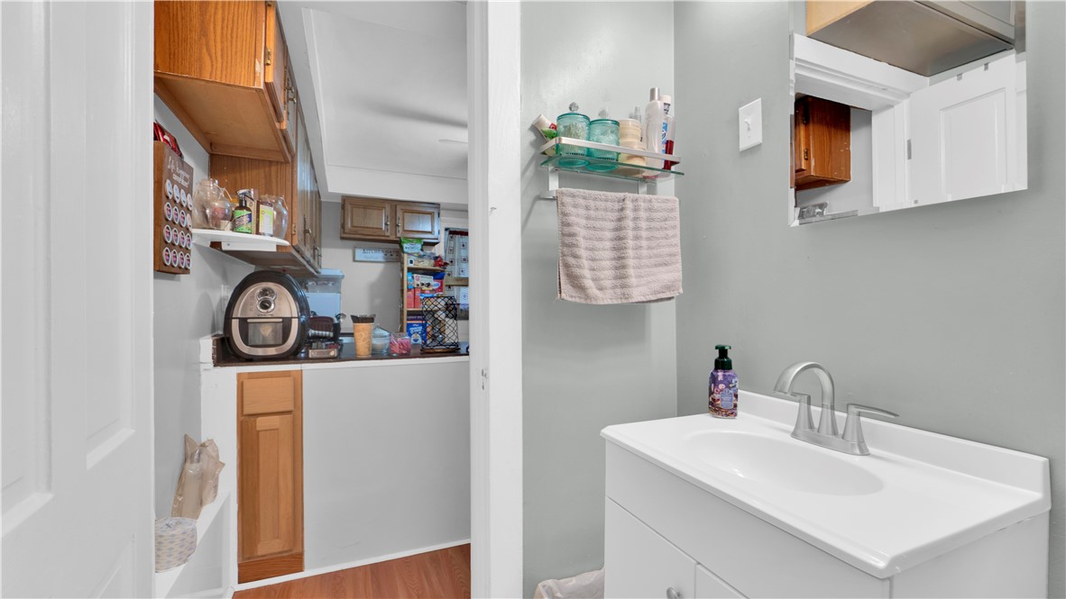 28 Myrtle Street Rochester, NY 14606 - Photo 6 of 12