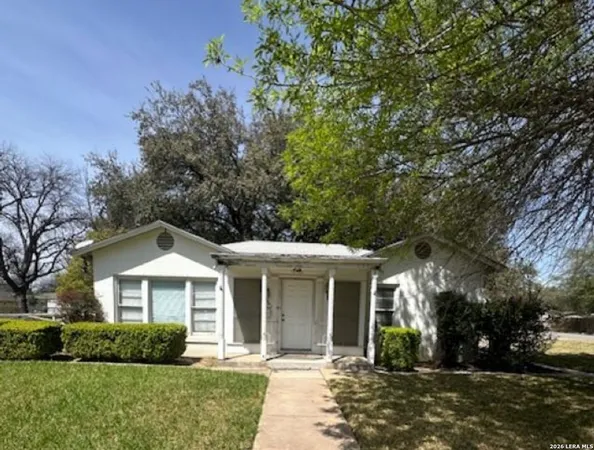 $269,000 | 844 Laurel Street, Uvalde, TX 78801