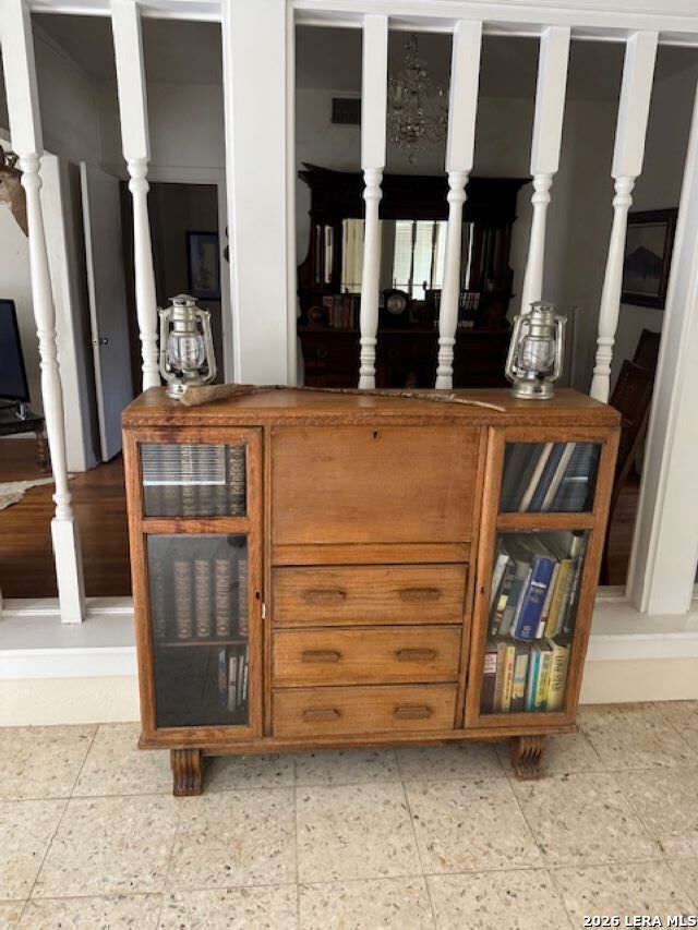 844 Laurel Street Uvalde, TX 78801 - Photo 6 of 17