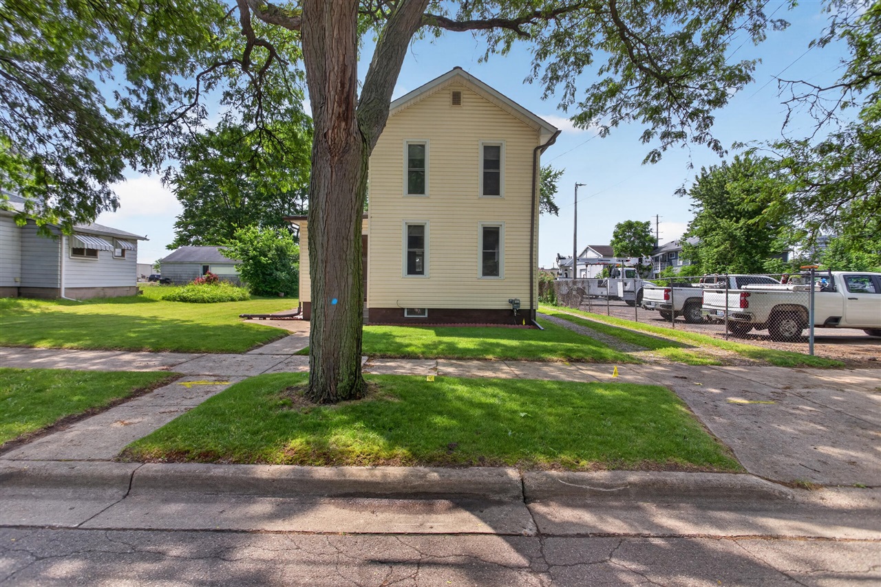 709 Detroit Street Jackson, MI 49201 - Photo 3 of 38
