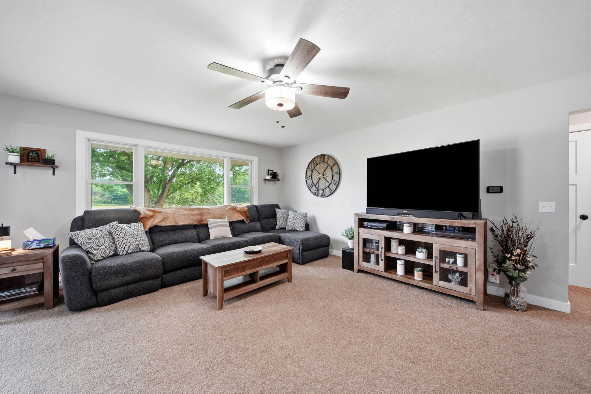755 South Smith Road Eaton Rapids, MI 48827 - Photo 11 of 79 Living Room