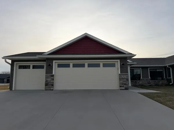 $359,900 | 147 Highlands Circle, Zumbrota, MN 55992
